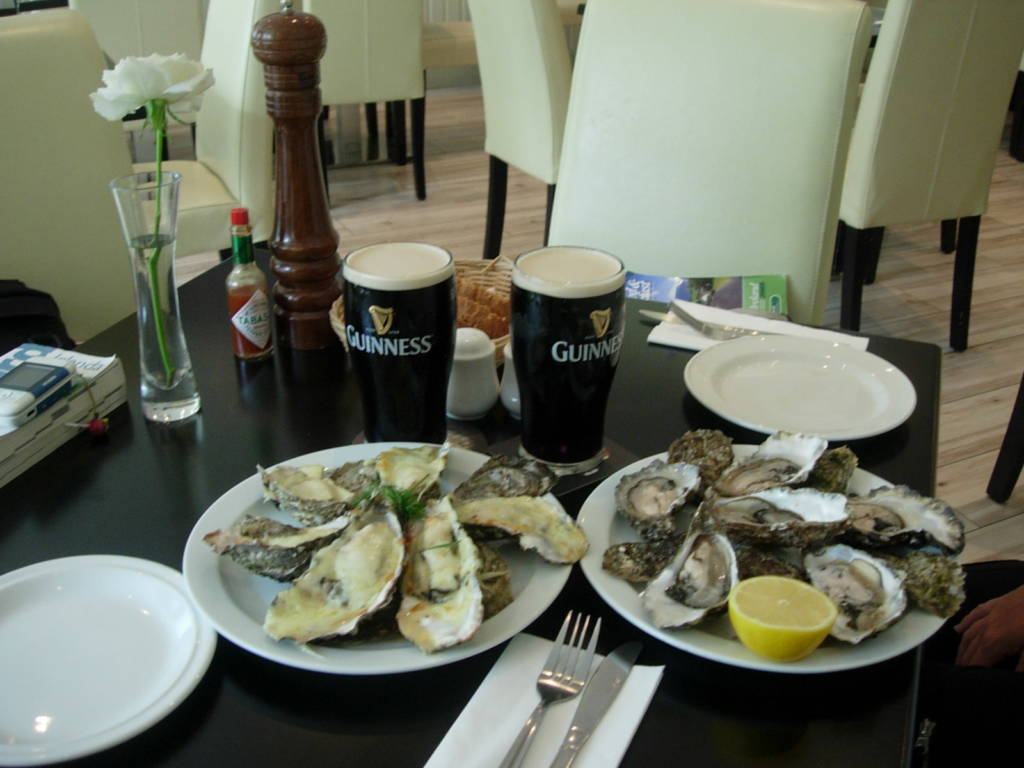 Happy hour a Galway , Oyster & Guinness