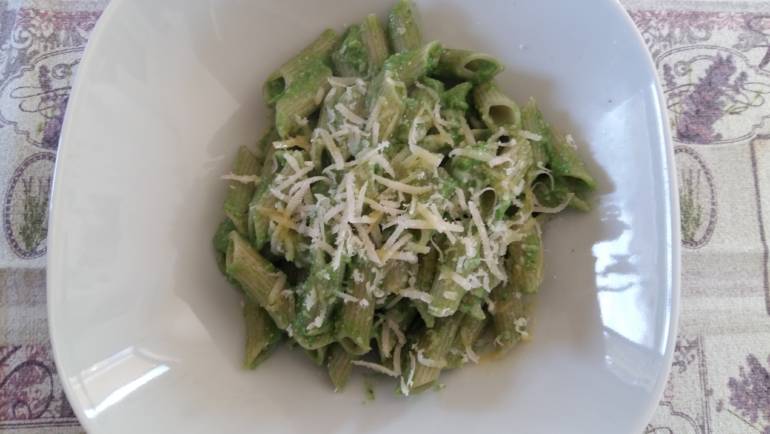 Pasta alla canapa con pesto di broccolo fiolaro