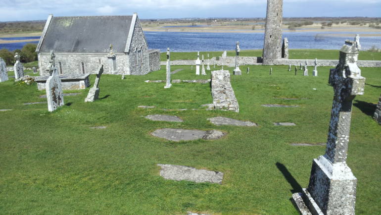 Clonmacnoise: cuore monastico e geografico dell’isola di smeraldo
