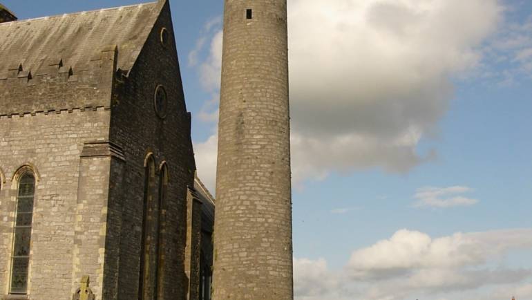 La cattedrale di St Canice a Kilkenny e la Torre rotonda